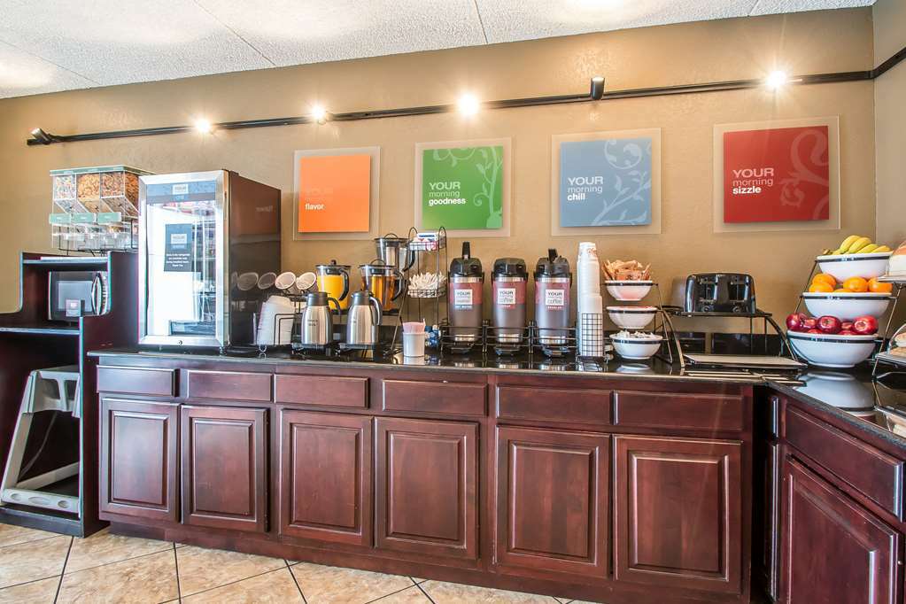 拉罗谢尔凯富套房酒店 Rochelle 餐厅 照片